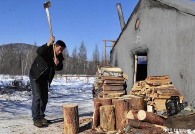 父亲瞒着母亲给乞丐钱后来父亲下葬遭村霸阻拦却直接被吓退